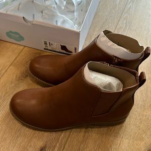 NWT Sonoma Cilantro womens ankle boots cognac in color Size 9
